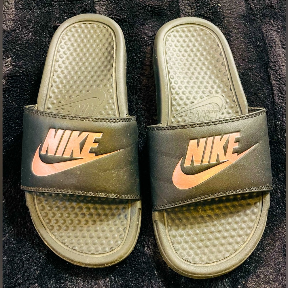 Woman’s Nike slides